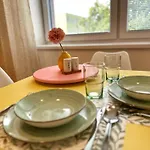 I Apartment *